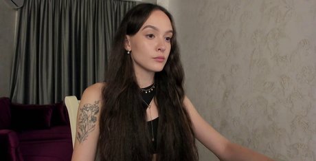 mistress mialibra adult model pic