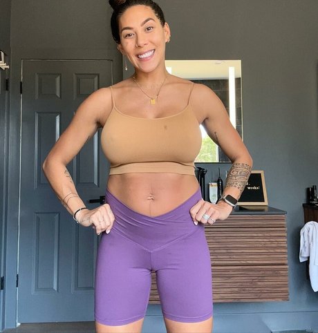 Hannah Eden Fitness star nude image