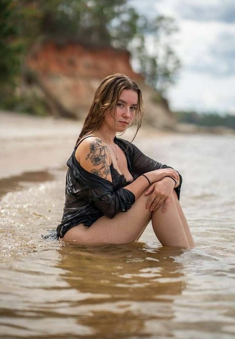 Cheyannerad star top pic