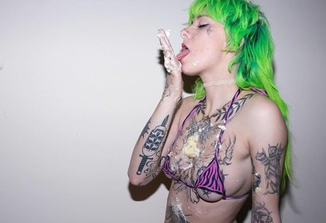 Avalon Valore star sexy images