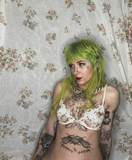 Avalon Valore pornstar adult pics