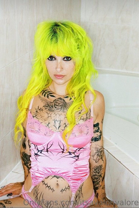 Avalon Valore star sexy photo