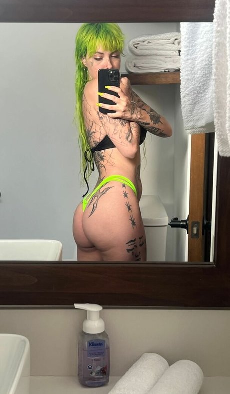 Avalon Valore star beautiful archive