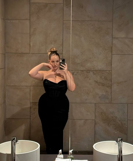 Joann Van Den Herik star beautiful picture