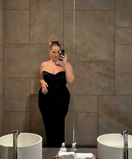 Joann Van Den Herik beautiful model images