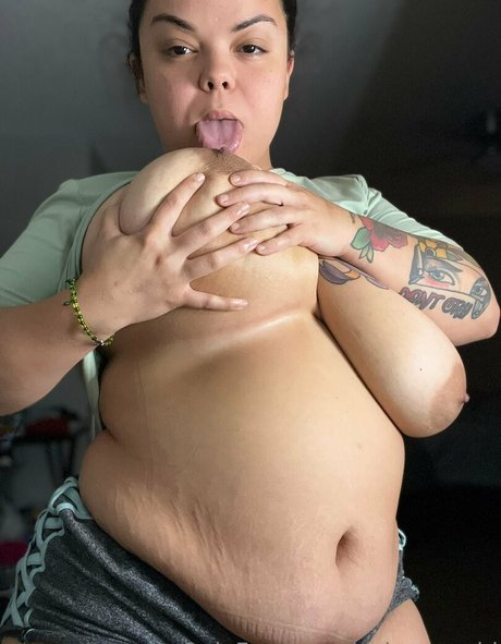 cubanaredd pretty model img