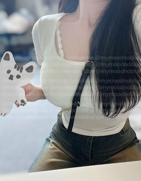 mymoodnoblue erotic actress photo