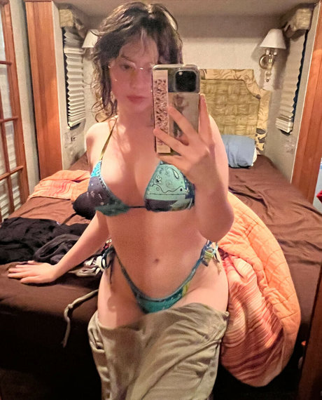 Waluiguigui exclusive model pic