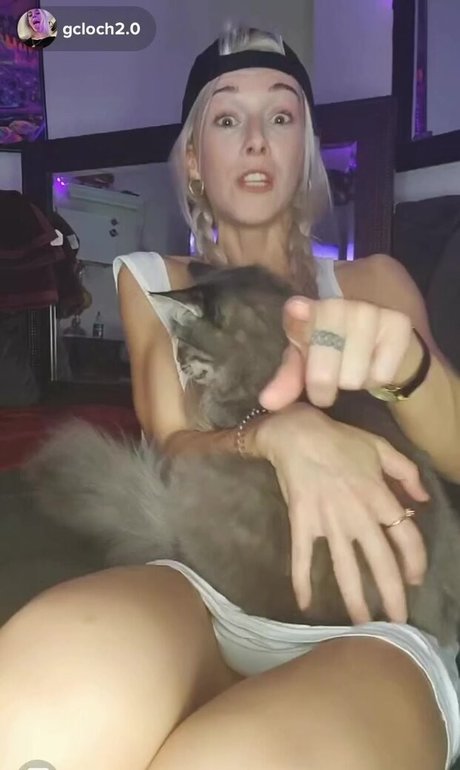 Live Stream Oops xxx model image