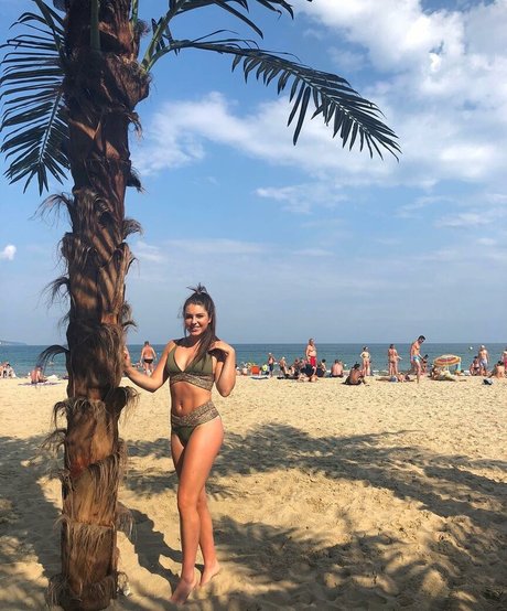 Female Football hot actress pics