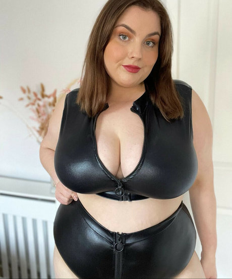 Lauren Dungey nice actress image