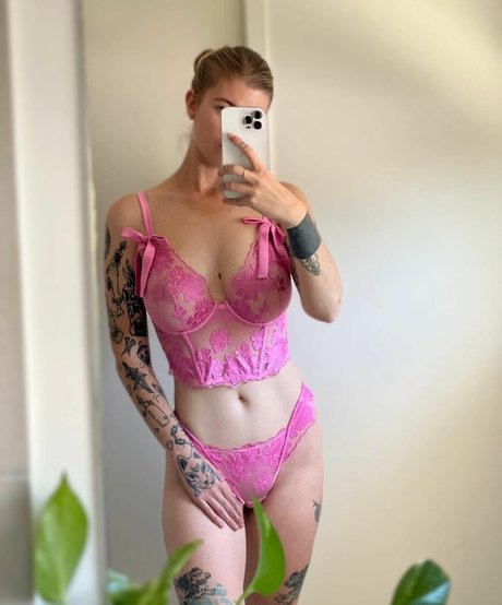 Keitish hot model photo