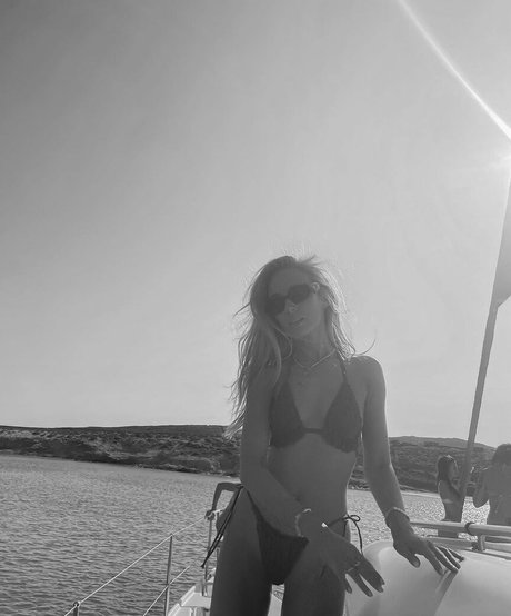 Nicola Hughes free star pics