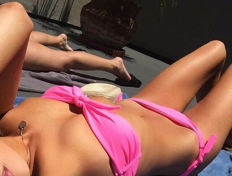 Nicola Hughes sex model image