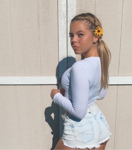 Tabitha Whitaker model hd pics