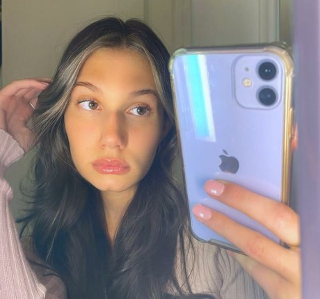 Sierra Bate adult model image