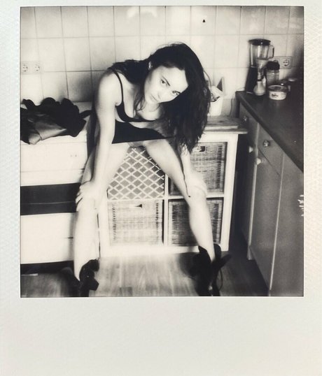 Margoreett sexy actress pictures