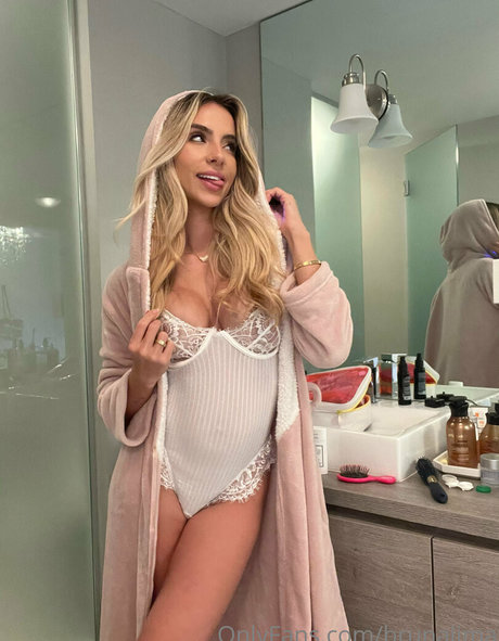 Bruna Lima model hot images