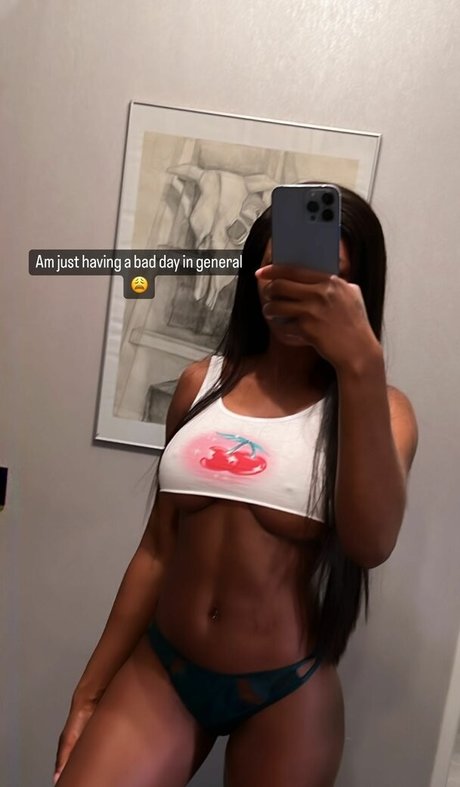 a desuwa__ pornographic model pic