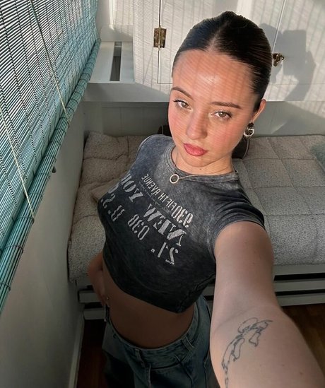 aricedress hot actress images