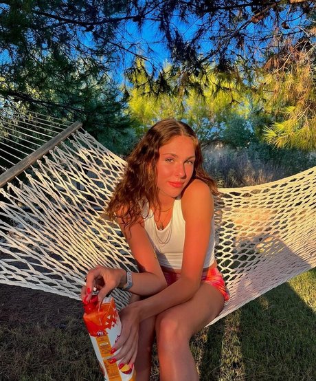 Eloise Webb star hd pics