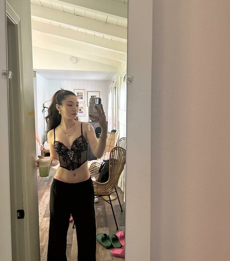 Minnie Mills pornographic model img