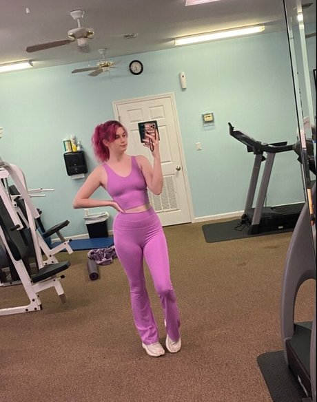 Trashpotatopie naked model image