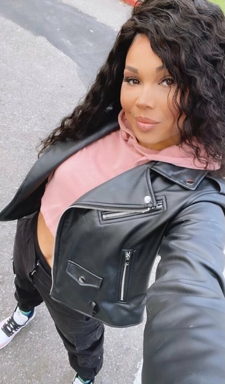 thetezzashow erotic model img