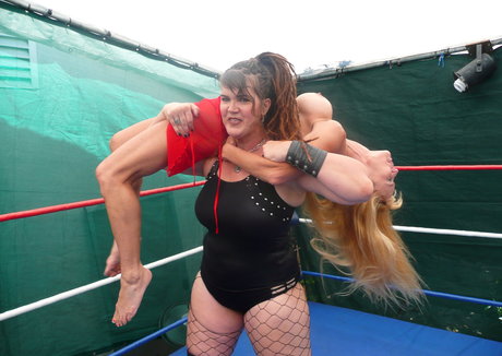 Tanya Danielle sexy actress pics