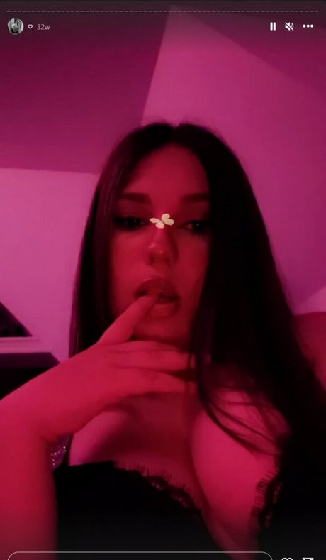 Appoline pretty model photos