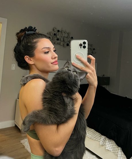 Ece Ozbdk pretty actress picture