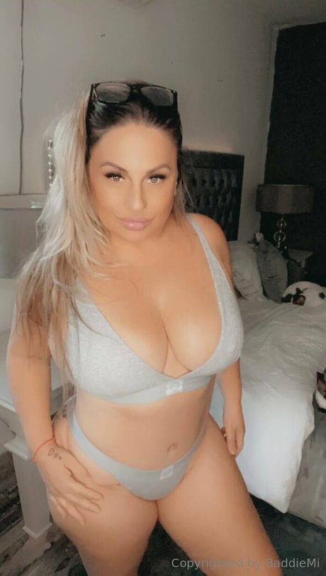 baddiemi art star img