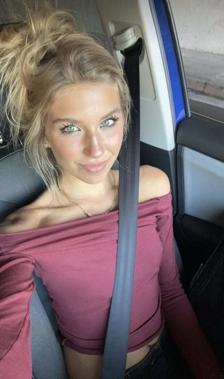 Aniela Leon pretty pornstar picture