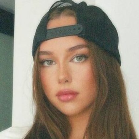 Kam Beahm sexy model galleries