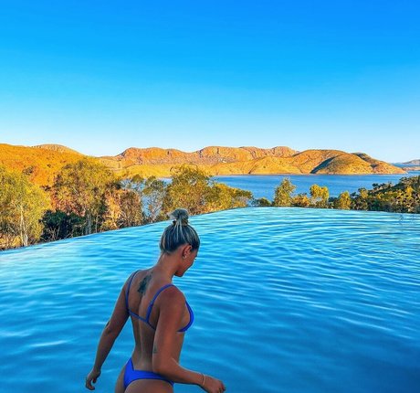 Molly Dixon exclusive actress picture