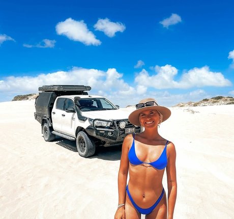 Molly Dixon porn star img