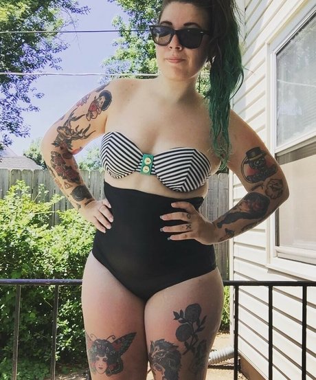 Stepstool Sarah free actress pic