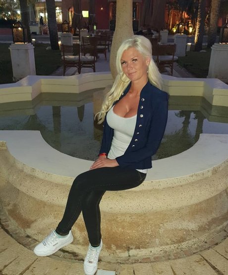 _miss manja_ exclusive actress pic