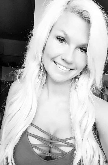 _miss manja_ model naked photos