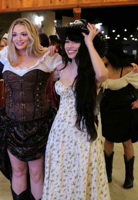 Emiru model erotic pic