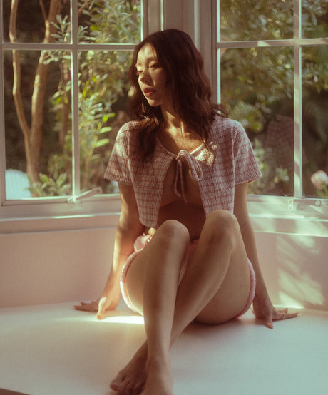 Nardear Montgod pretty actress photos