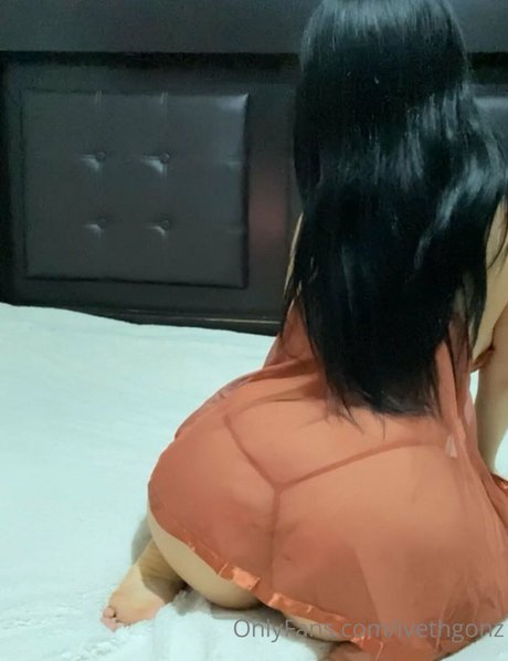 Iveth Gonz_ pretty model photos