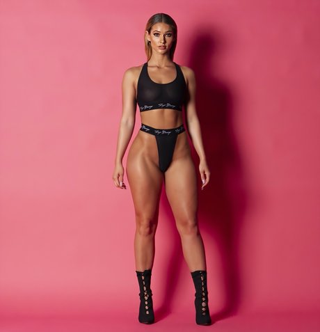 Lauren Racine Wood star hot image