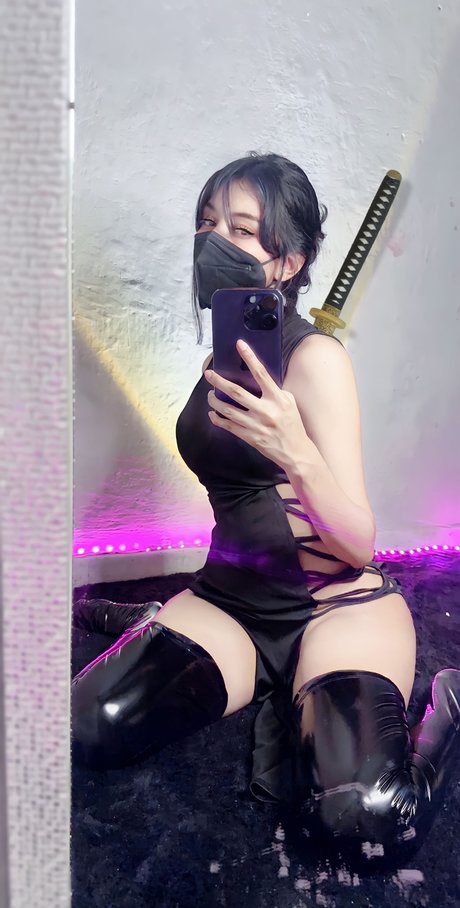 Lily waifu model photos