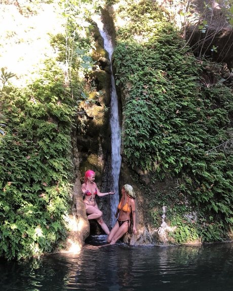 Doga Lamper_ top model image