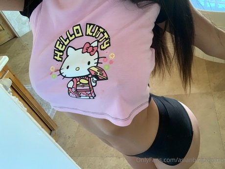 Kaitlyn Nguyen_ star beautiful photos