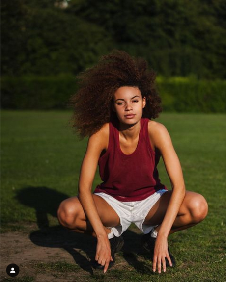 Lara never laura adult model image