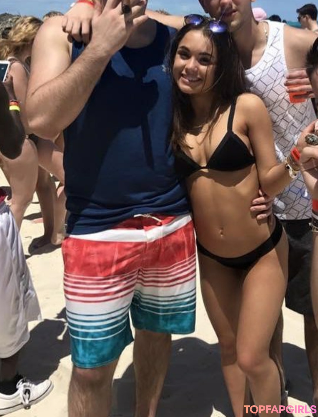 Laura Lindstrom model art gallery