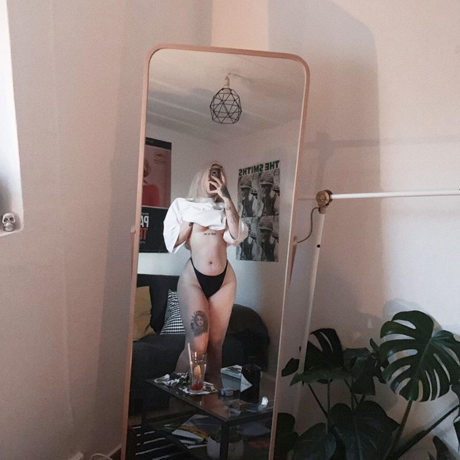 Pinustri hot actress images