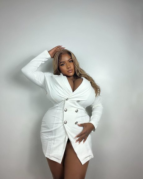 JeNelle Tucker pornstar nude gallery